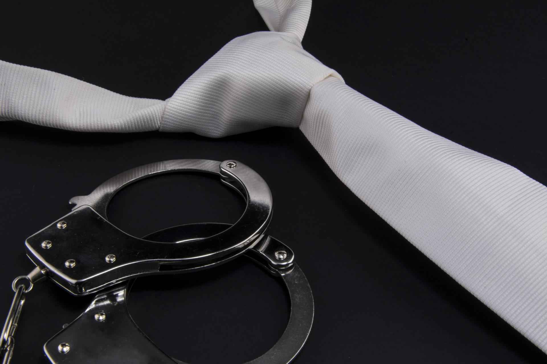 Двухсторонний ошейник и наручники Fifty Shades of Grey Sweet Anticipation, красно-черный 83673 - Fifty Shades Of Grey - Наборы для фиксации - Купить